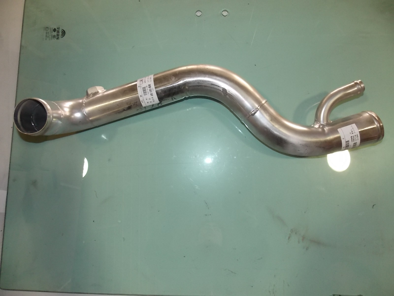 Стальная труба подачи воды в двигатель