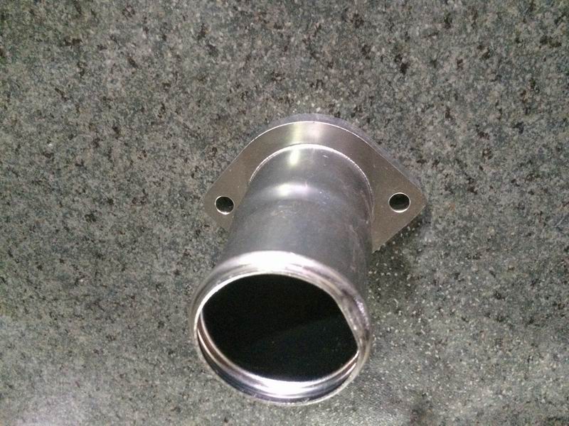 Water outlet connection pipe