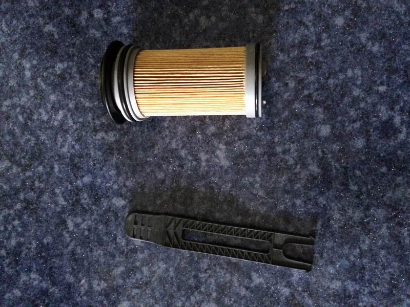 Urea pump filter element