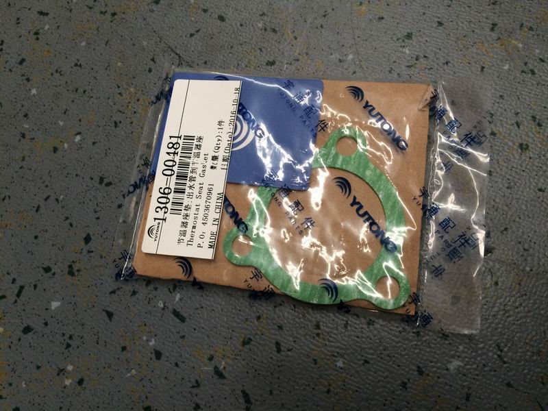 节温器座垫;出水管到节温器座