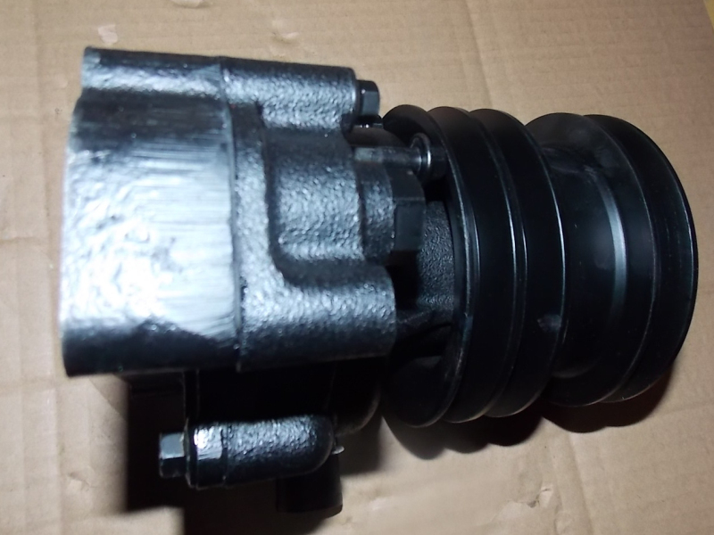 Водяной насос; можно заменить на 1307-00976