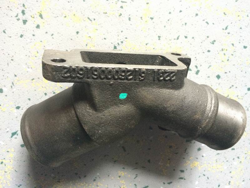 Впускной патрубок водяного насоса-1