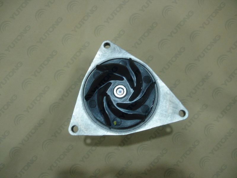 Водяной насос; можно заменить на 1307-01196