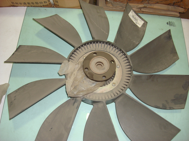 D 风扇直径700（反向）带硅油离合器