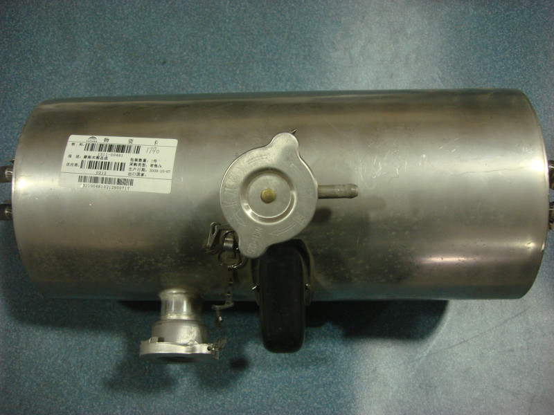D Water expansion tank assembly (circle, 8L, fill on the left, drain on the right)