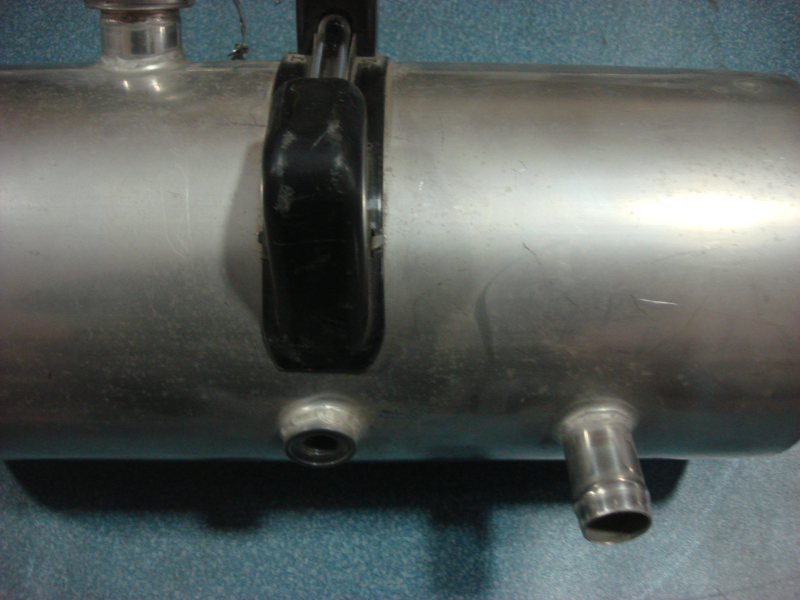D Water expansion tank assembly (circle, 8L, fill on the left, drain on the right)-1