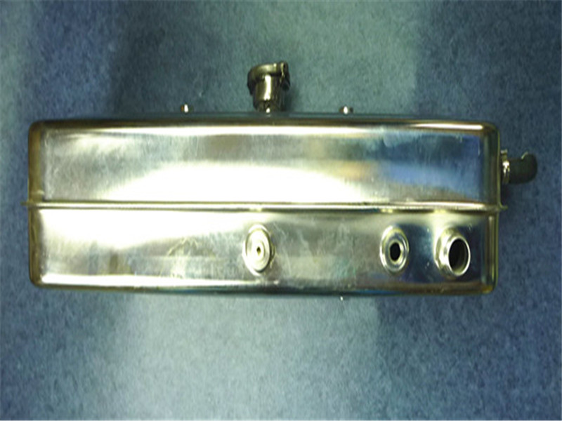 膨胀水箱总成（方13L，正面加，右侧下）-1