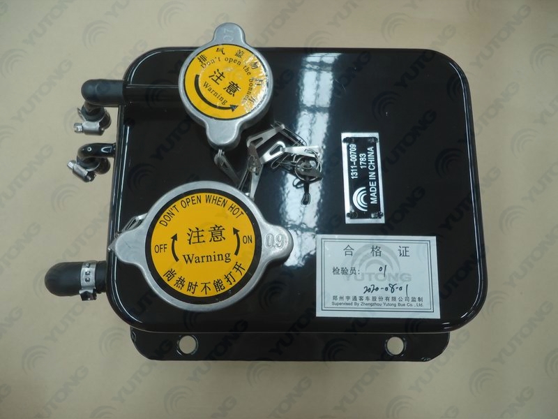 Expansion water tank, square 4.5L, plus on the left, bottom on the left-2