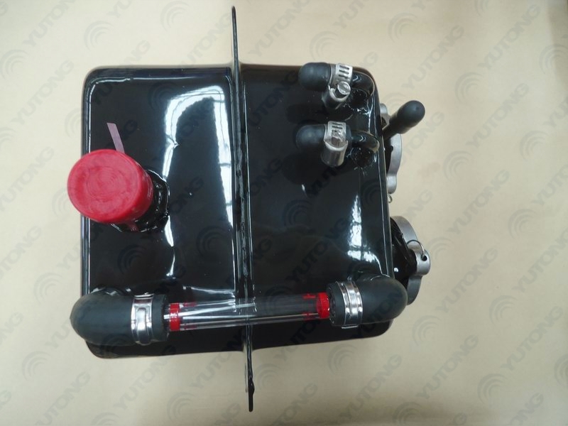 Expansion water tank, square 4.5L, plus on the left, bottom on the left-4