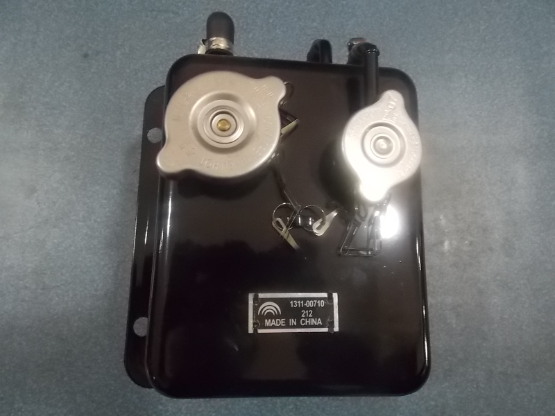 Expansion tank assembly (4.5L square, plus on the left, lower on the right)