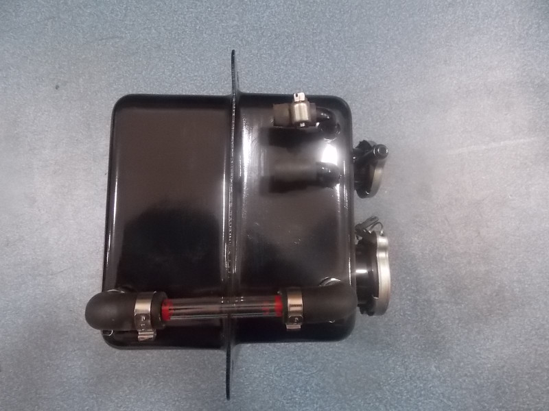 Expansion tank assembly (4.5L square, plus on the left, lower on the right)-1