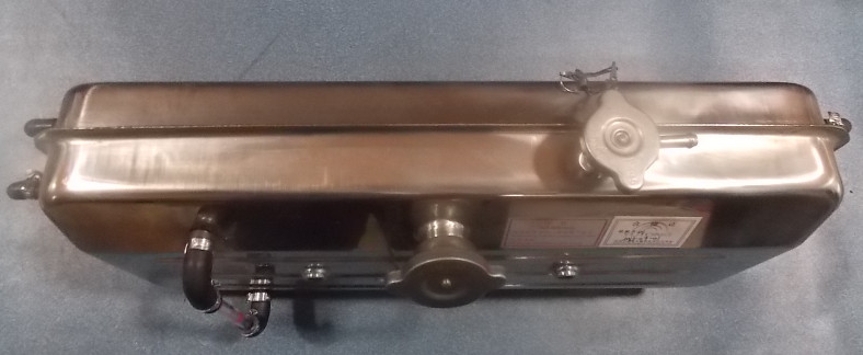 Expansion water tank, square 13L, front filling, right side drain-1