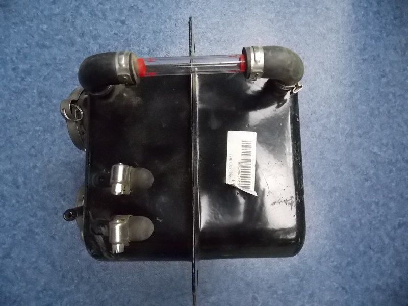 Расширительный бак для воды, квадрат 4. 5L , плюс слева, внизу справа-2