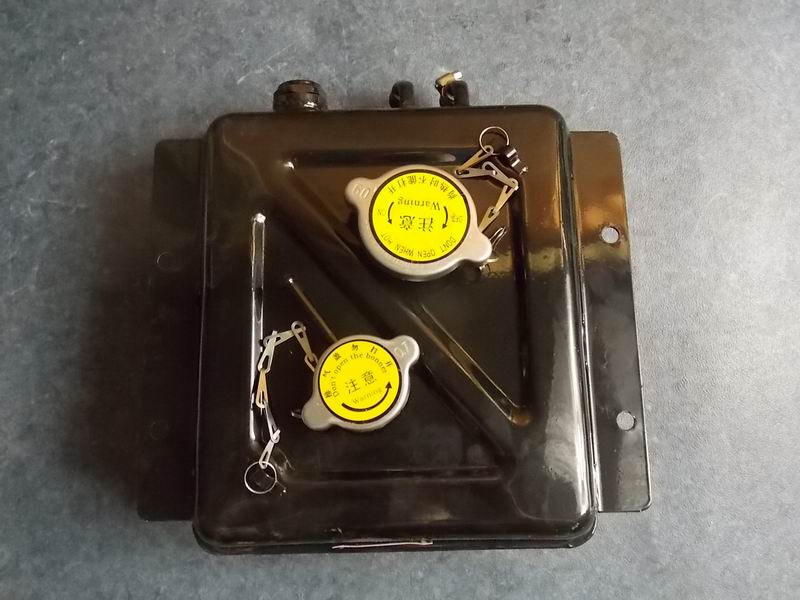 Расширительный бак для воды, квадрат 3. 5L , заполнение сверху, слив слева