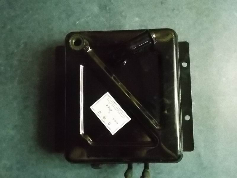 Expansion water tank, square 3.5L, top fill, left side drain-1