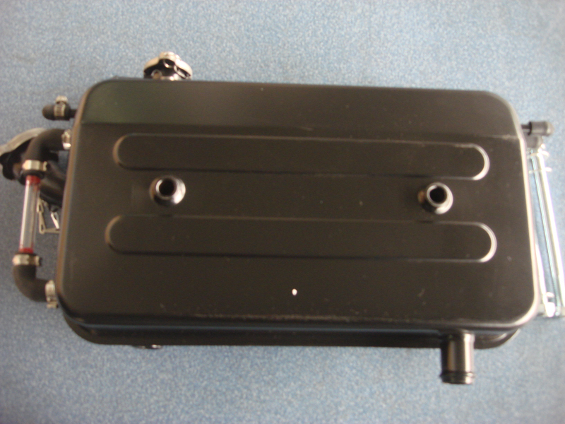 Расширительный бачок в сборе ( 8L квадрат, плюс с правой стороны, нижний с левой стороны)