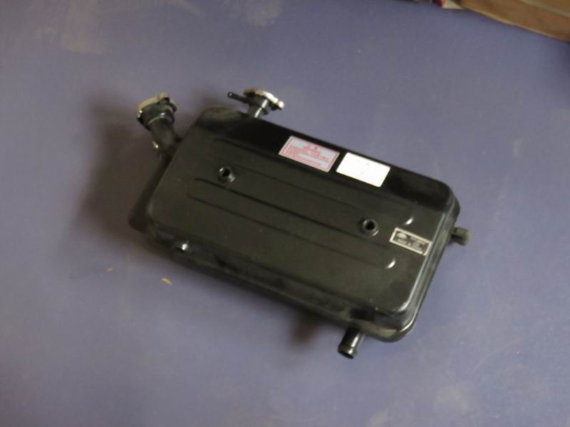 Expansion water tank, 8.5L square, add water on the left, drain on the right-1