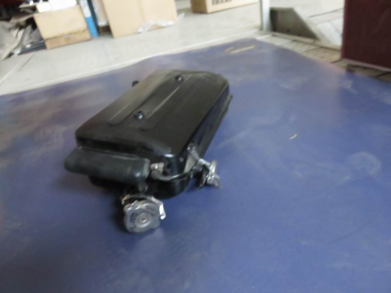 Expansion water tank, 8.5L square, add water on the left, drain on the right-3