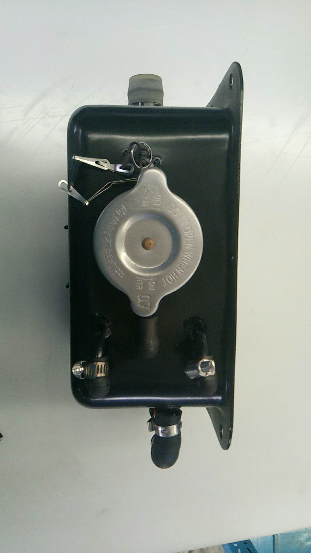 Expansion tank assembly (2.8L square, plus on the left, lower on the left)-3