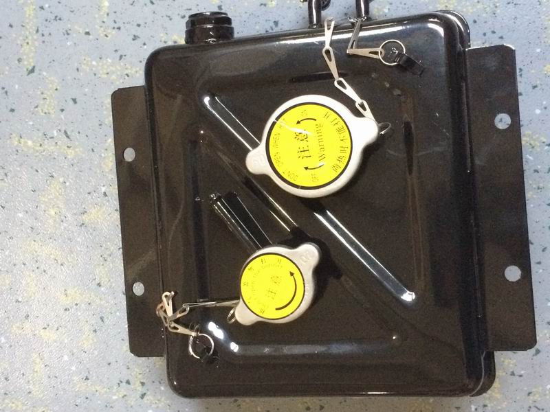 Expansion water tank, square 3.5L, top fill, right side drain-1