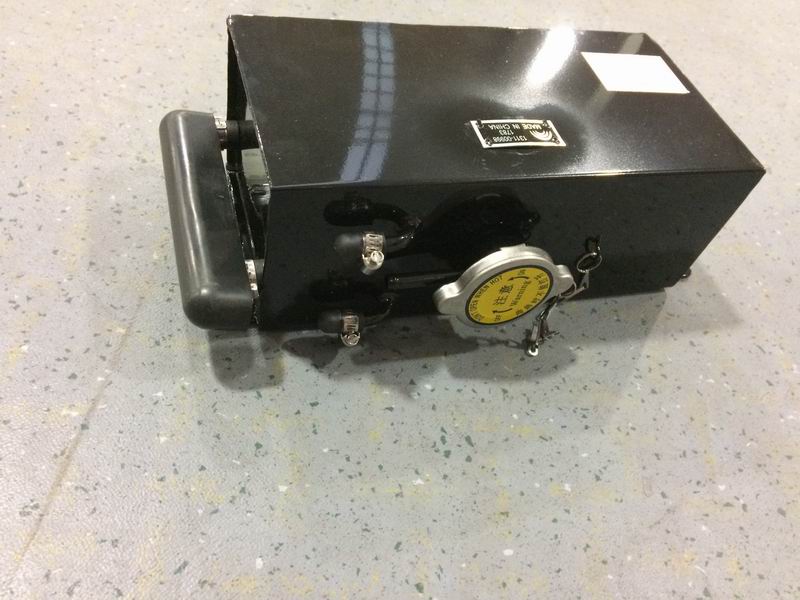 Expansion water tank, square 4L, top filling, left side drain-2