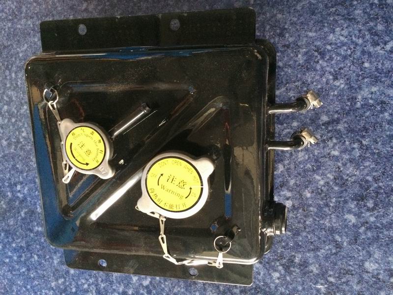 Expansion water tank, square 3.3L, top fill, left side drain