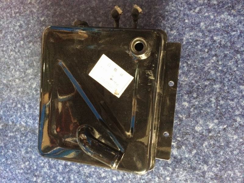 Expansion water tank, square 3.3L, top fill, left side drain-1