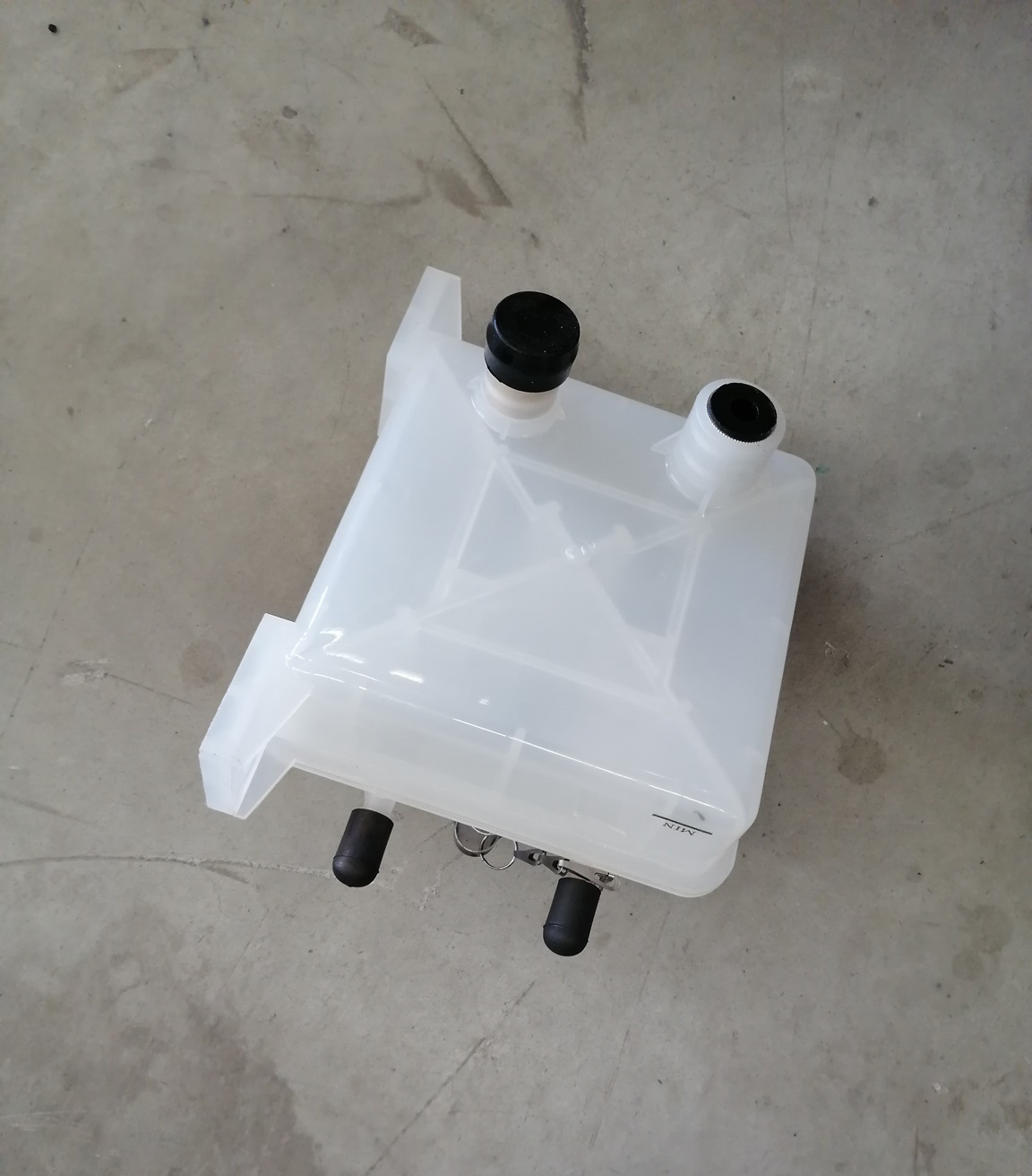 Expansion water tank, square 1L plastic, top, bottom on the left