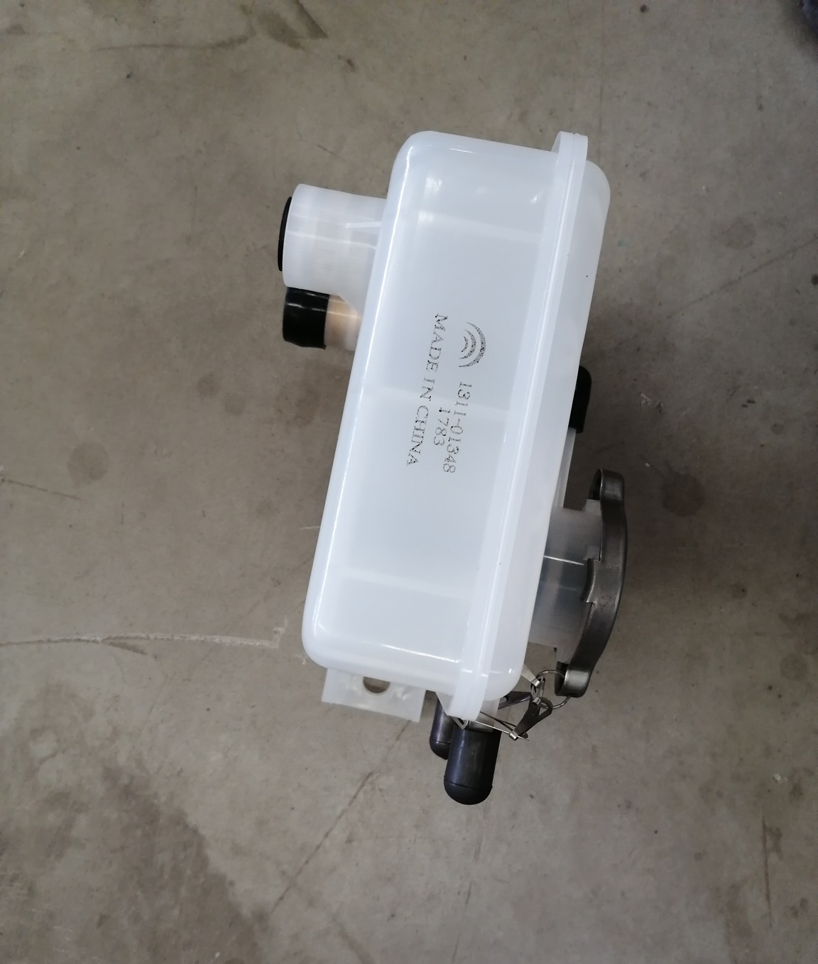 Expansion water tank, square 1L plastic, top, bottom on the left-2