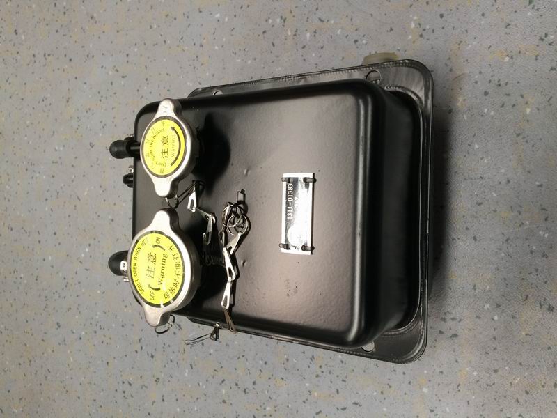 Расширительный бак для воды, квадрат 4. 5L , переднее заполнение, слив слева