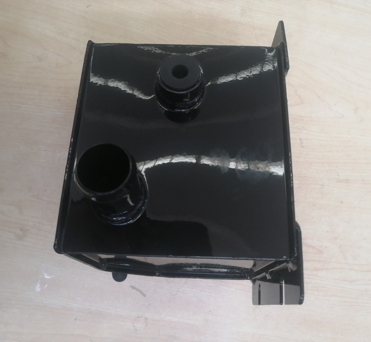 Expansion water tank, square 1.8L, front fill, left side drain-3
