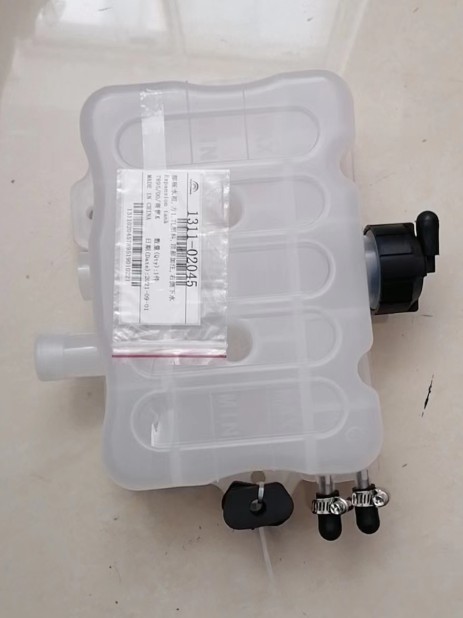 Expansion water tank, square 1.7L plastic, top filling, right side drain-1