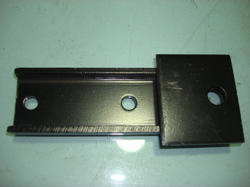 Water tank fixing plate