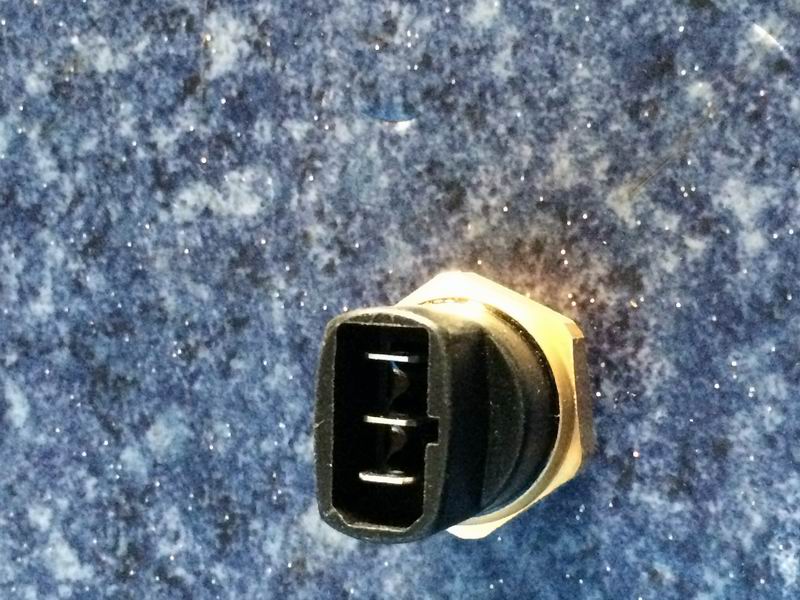 Переключатель температуры воды; прямое подключение на три отверстия