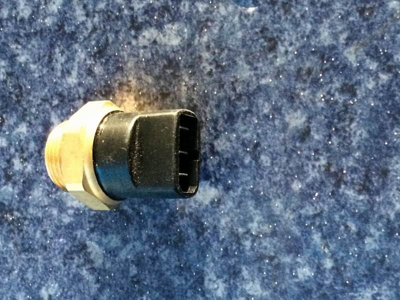 Water temperature switch; three-hole direct-row connection-1