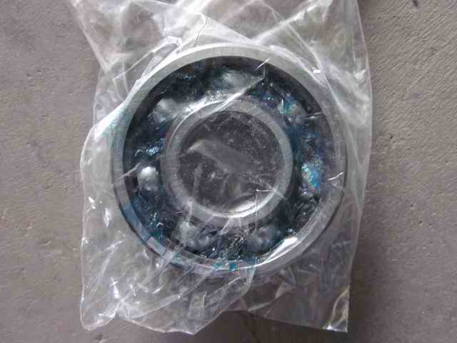 Single-sided sealed rolling bearing