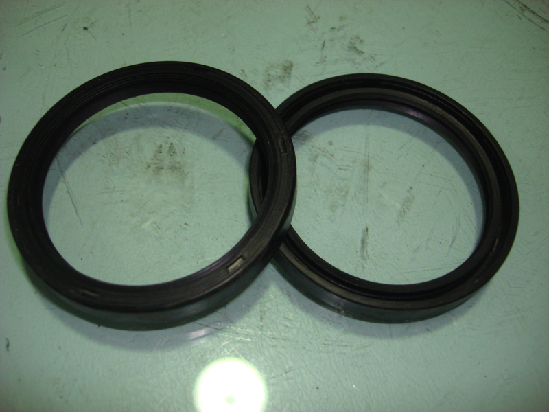 Fan wheel oil seal