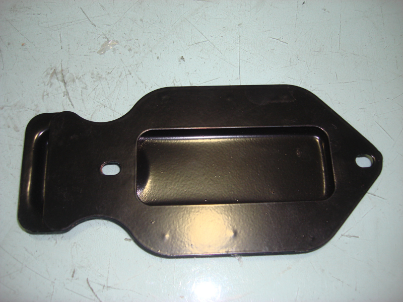 Закрытие пылезащитной вентиляционной крышки корпуса сцепления