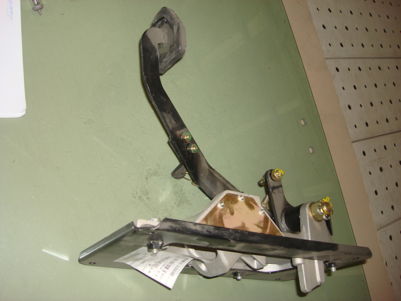 Педальный механизм в сборе (педаль сцепления)-1