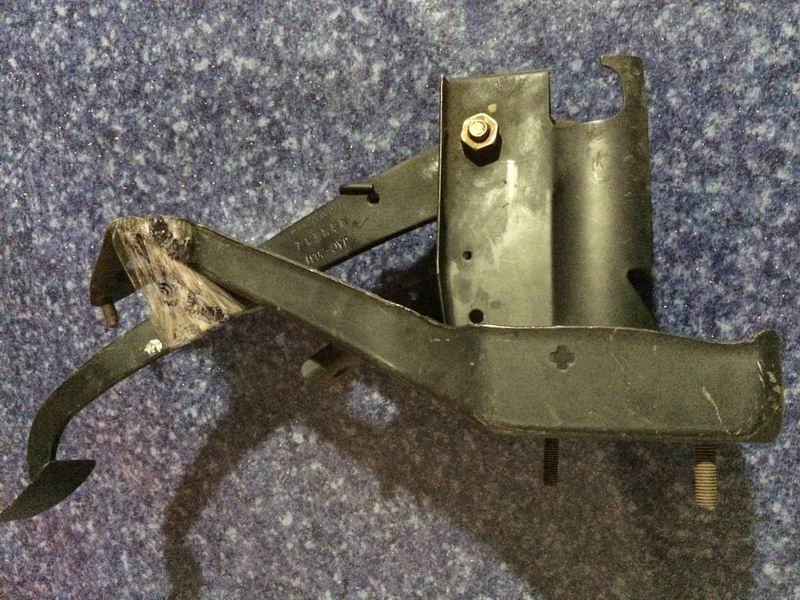 Педаль сцепления и кронштейн в сборе-2