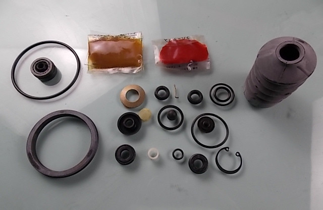 Clutch booster repair kit