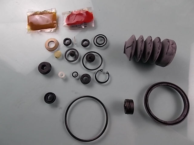 Clutch booster repair kit-1