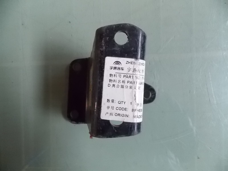 Clutch booster bracket