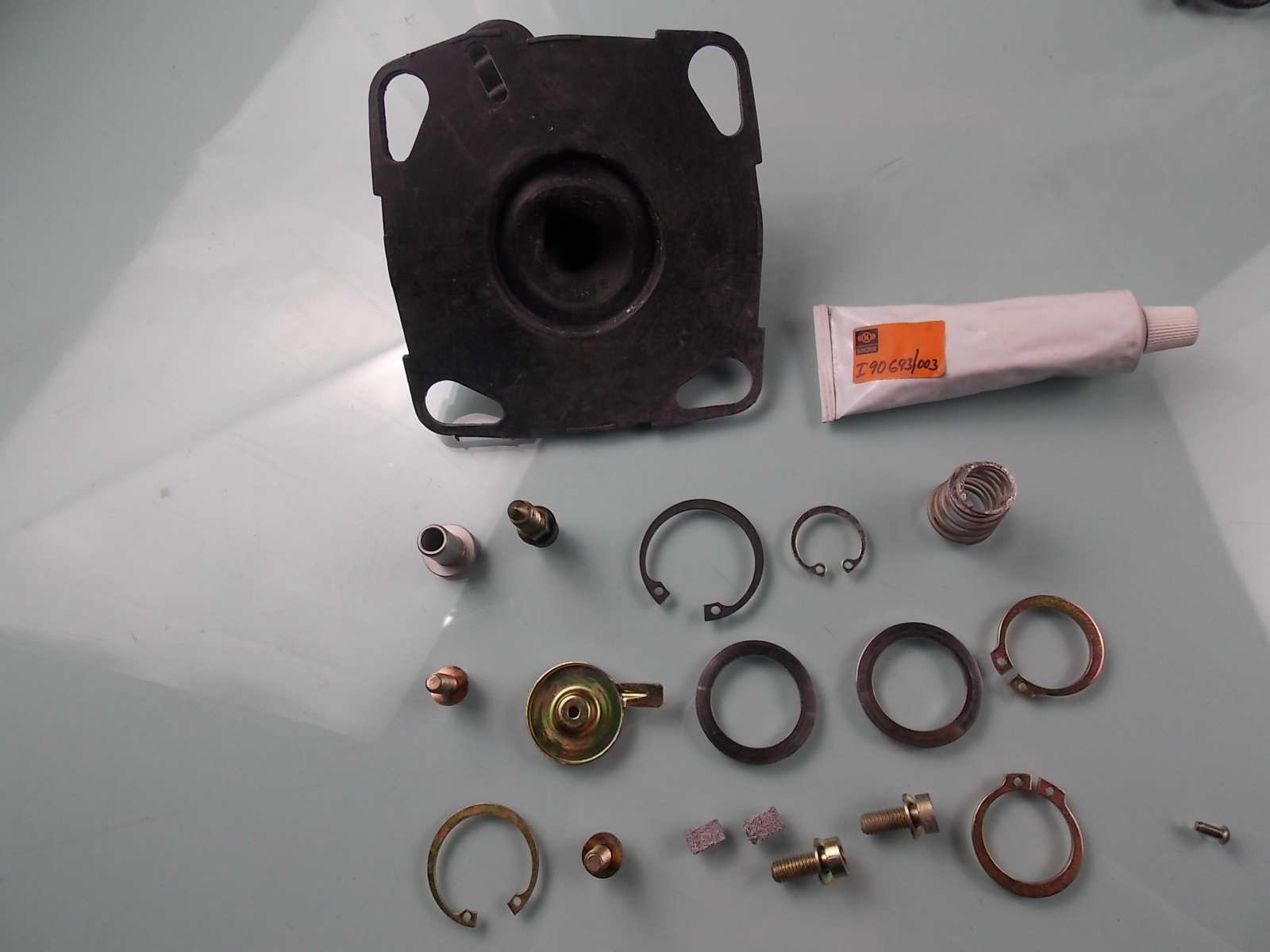 Clutch booster repair kit-1