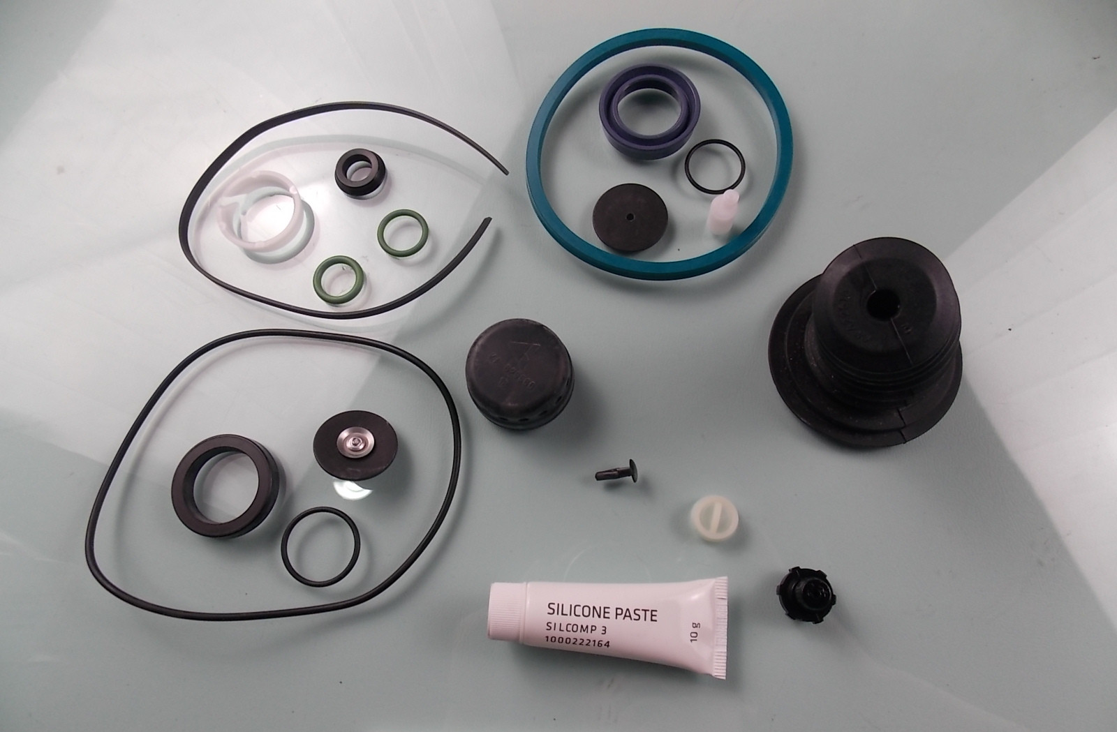 Clutch booster repair kit; contains 52 pieces-1