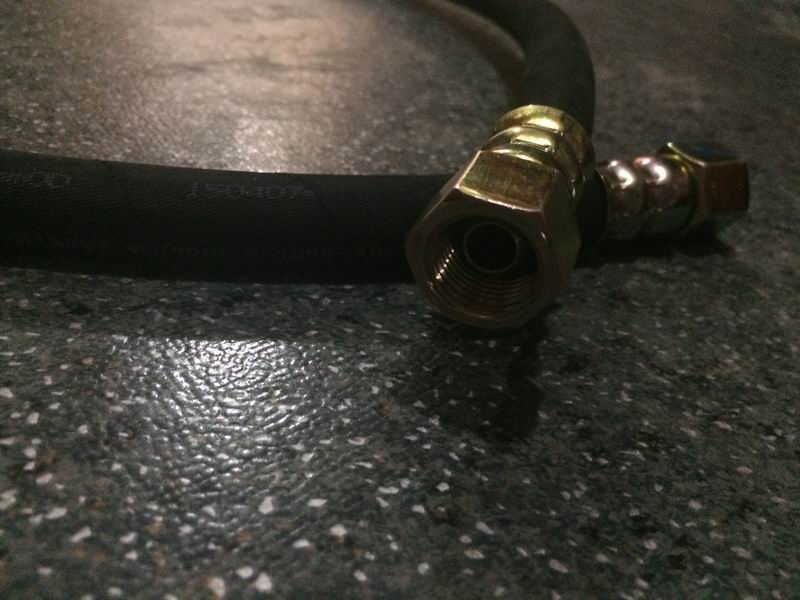 Brake valve upper chamber air outlet hose assembly