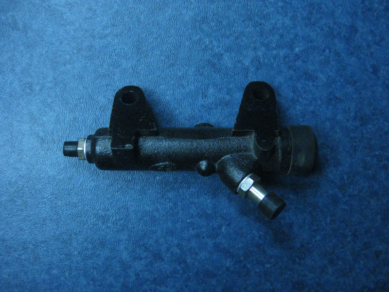 D 离合器总泵 通用 EQ1061KS2D3-2
