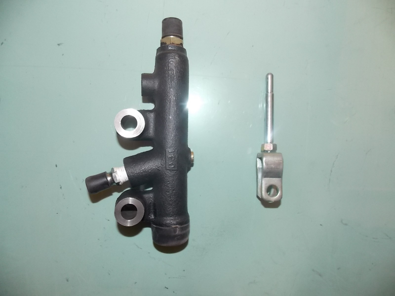 Clutch master pump 1602110-3X; made in Japan-1