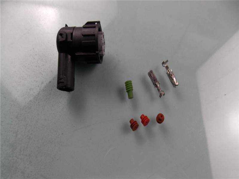 Clutch master pump plastic pipe joint