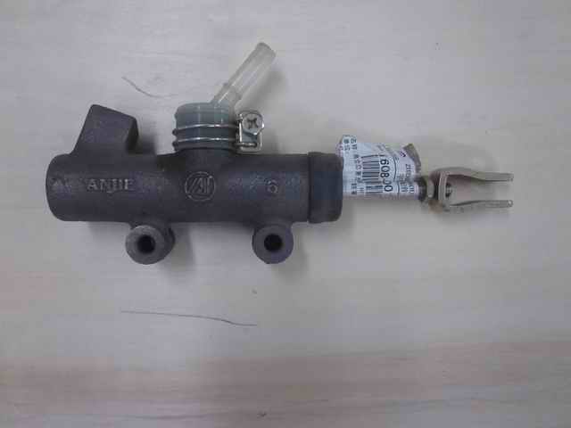 Главный насос сцепления в сборе